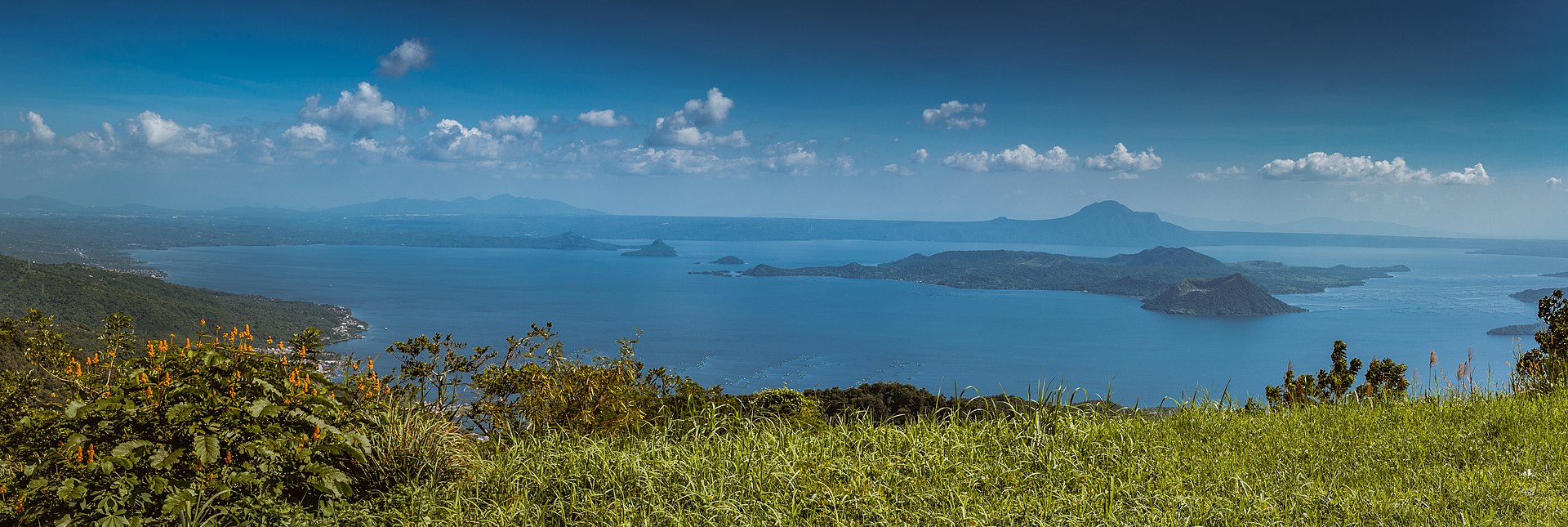  Lake Taal